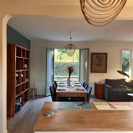 Renovated House Near Beaches Saint-Coulomb